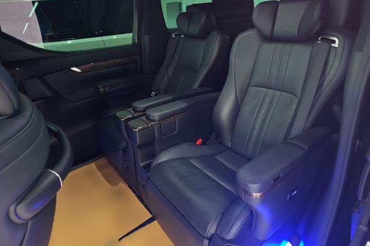 Used Toyota Alphard 2021 Dual-Engine 2.5L Prestige Edition

