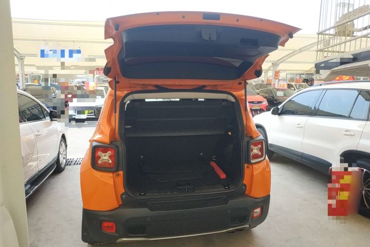 Used Jeep Renegade 2016 1.4T Automatic Smart Edition Trunk