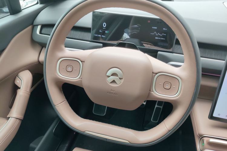Used Nio ES8 2023 75 kWh Executive Edition Steering Wheel