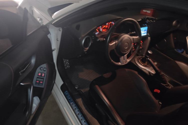 Used Toyota 86 2013 2.0L Manual Luxury Version
