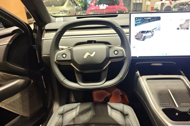 Used ONVO Luxeed L90 2025 Model—Max Six-Seater Version Steering Wheel