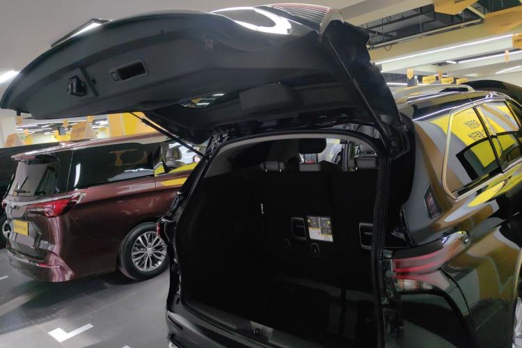 Used Toyota Granvia 2024 2.5L Hybrid Comfort Edition