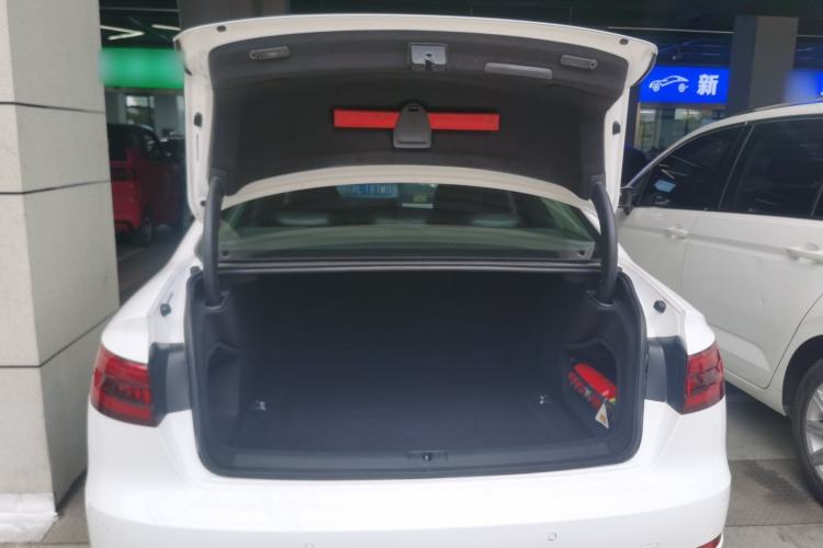 Used Audi A4L 2017 Plus 40 TFSI Ambition Model
