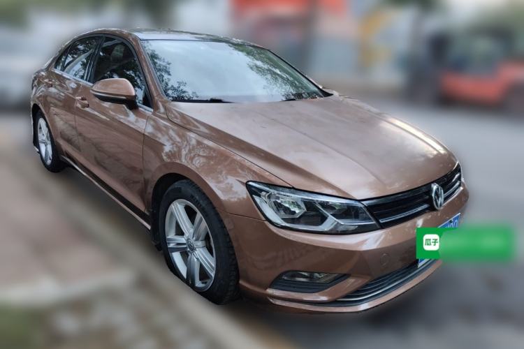 Used Volkswagen Lamando 2015 280TSI DSG Comfort Edition Front Right 45 Deg