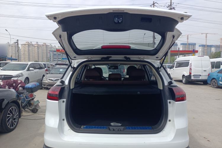 Used Geely Auto Emgrand X7 Sport 2018 1.8TD Automatic Two-Wheel Drive ZhiZun Model with 4G Connectivity Trunk