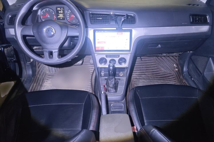 Used Volkswagen Lavida 2013 Revised Classic 1.6L Automatic Fashion Edition Interior 2