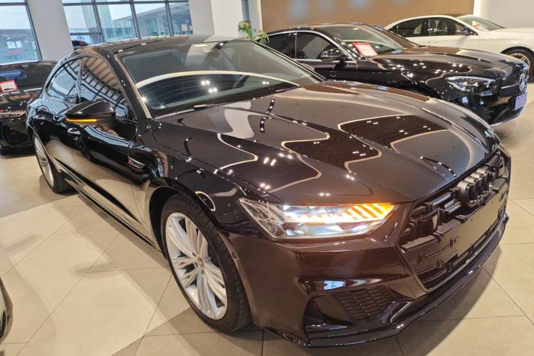 Used Audi A7L 2024 45 TFSI quattro Luxury Edition Front Right 45 Deg