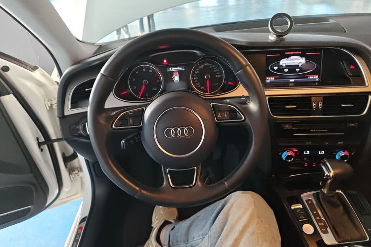 Used Audi A4L 2013 35 TFSI Automatic Technology Edition Steering Wheel