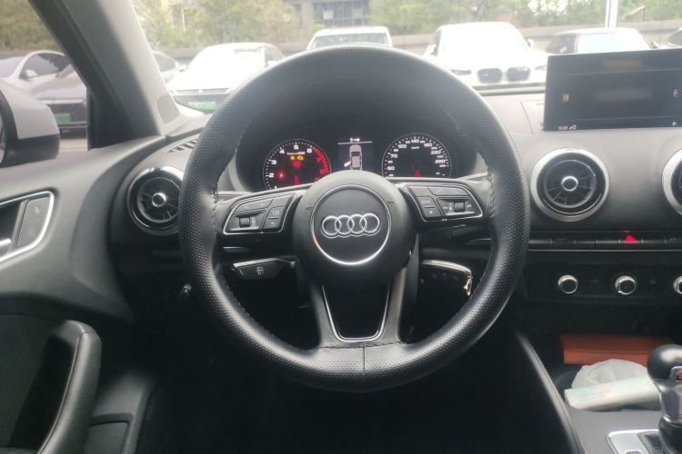 Used Audi A3 2020 Limousine 35 TFSI Fashion Edition China VI Emission Standard Steering Wheel