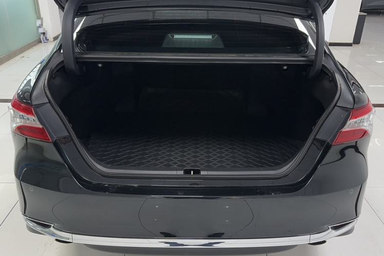 Used Toyota Camry 2023 2.0G Luxury Edition
