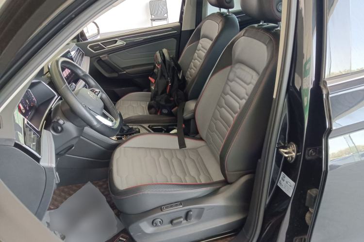 Used Volkswagen Tiguan L 2023 Restyled 330TSI Automatic Two-Wheel Drive R-Line Flagship Edition Left Front Seat