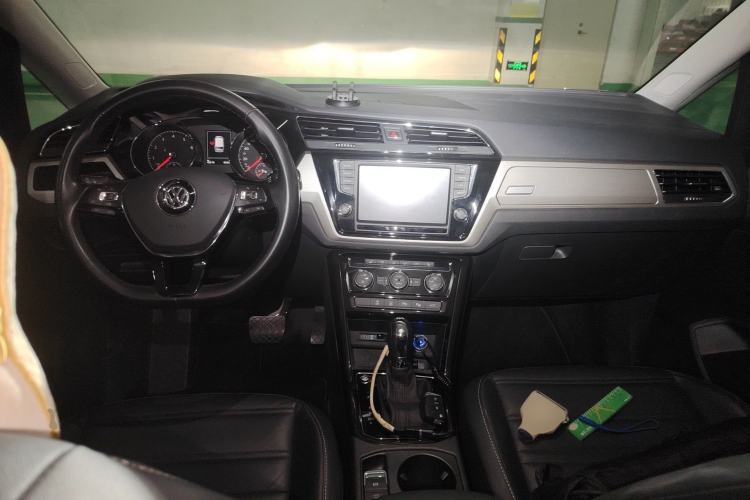 Used Volkswagen Touran 2018 Volkswagen Touran L 280TSI DSG Boundary Luxury Edition 7 Seats China V Emission Standard Center Console