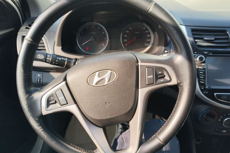 Used Hyundai Verna Ray 2014 1.6L Automatic TOP