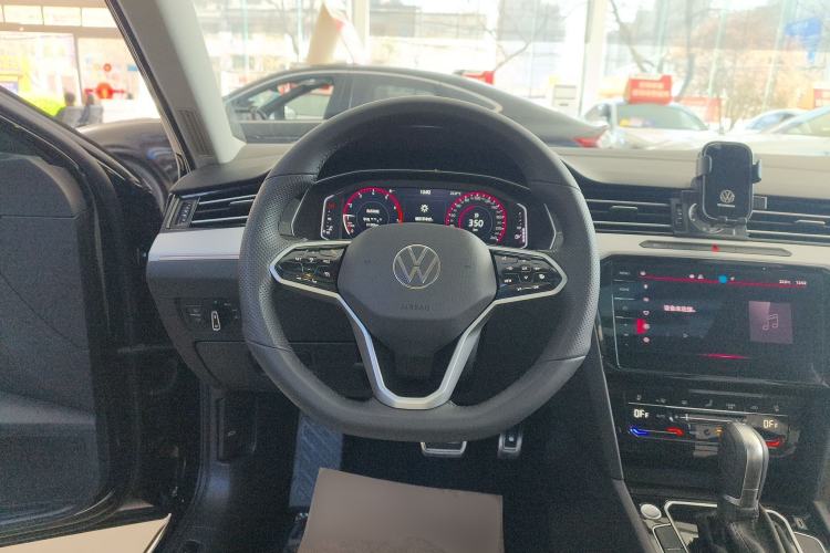 Used Volkswagen Magotan 2025 Revised Version Zhongxiang Edition 330TSI DSG Luxury Trim