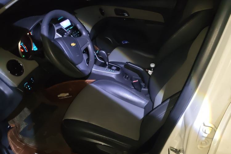 Used Chevrolet Cruze 2013 1.8L SE AT Left Front Seat