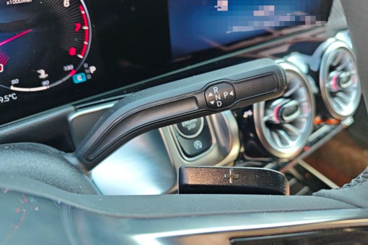 Used Mercedes-Benz GLB 2023 Refreshed GLB 200 Dynamic Edition Gear Lever