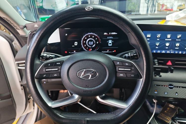 Used Hyundai Elantra 2022 1.5L CVT LUX Prestige Edition
