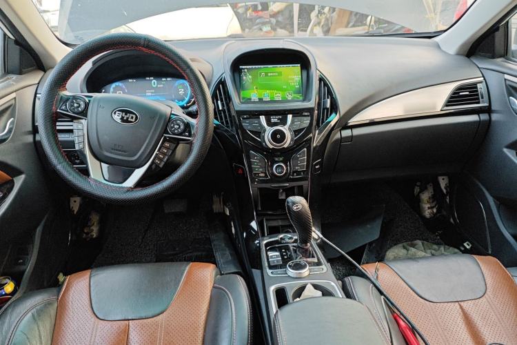 Used BYD Qin New Energy 2015 1.5T Dual-Crown Flagship Edition Center Console