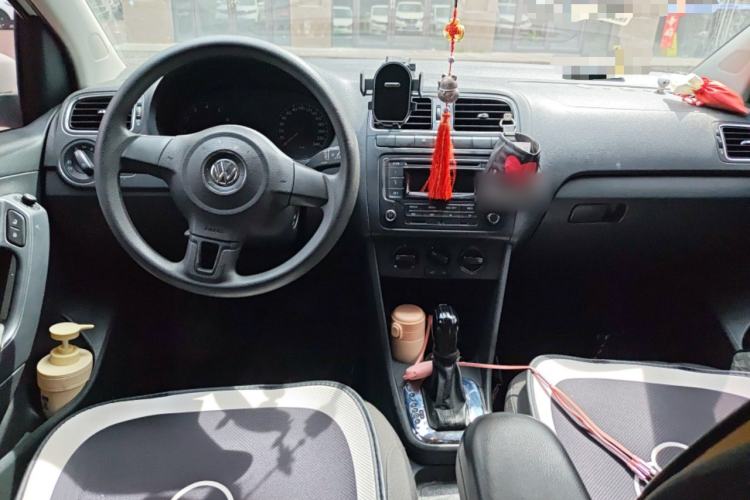 Used Volkswagen Polo 2013 1.4L Automatic Comfort Edition Center Console