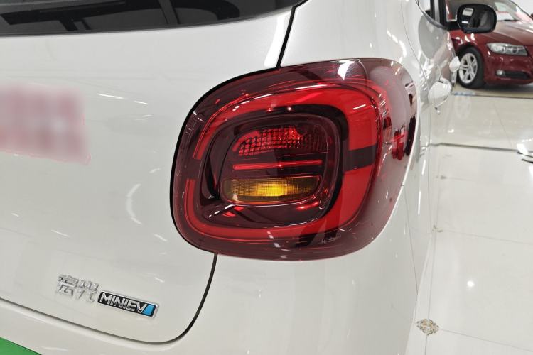 Used Wuling Hongguang MINIEV 2025 Four-Door Version Advanced Edition Right Rear Taillight