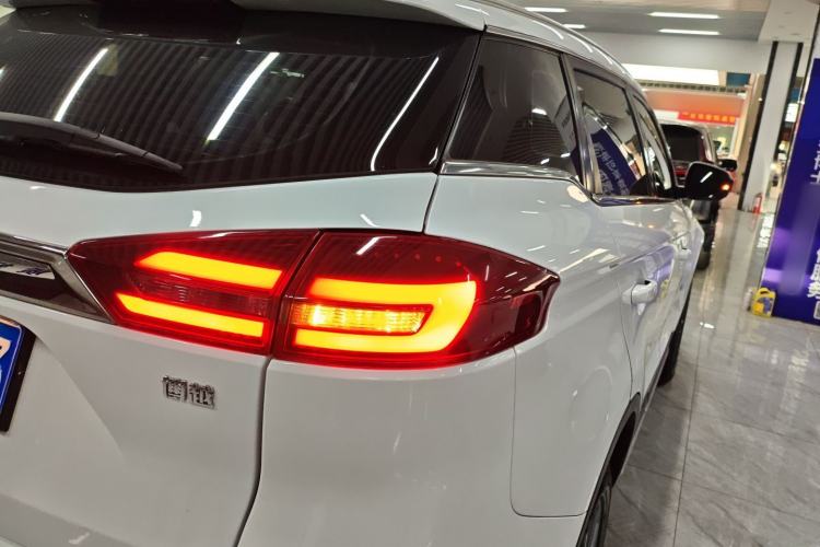 Used Geely Auto Emgrand X7 Sport 2018 1.8TD Automatic Two-Wheel Drive Smart Connect 4G Internet Edition