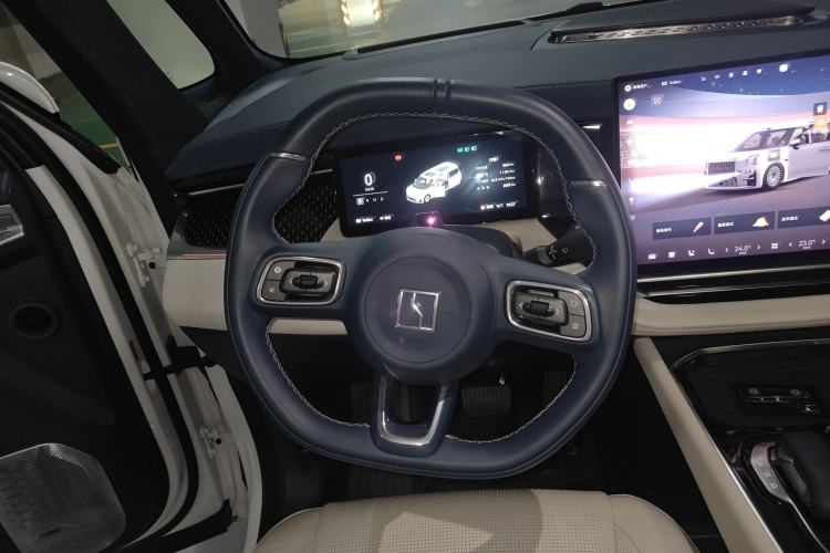 Used Zeekr 009 2024 Six-Seat Executive Version 4WD 108 kWh
