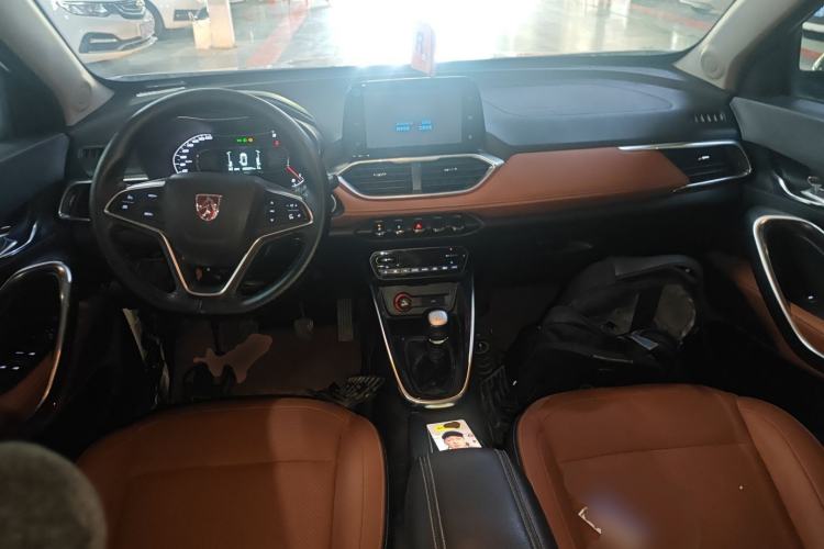 Used Baojun 510 2017 1.5L Manual Luxury Model Center Console