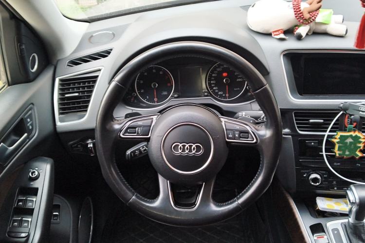 Used Audi Q5 2016 40 TFSI Comfort Model Steering Wheel
