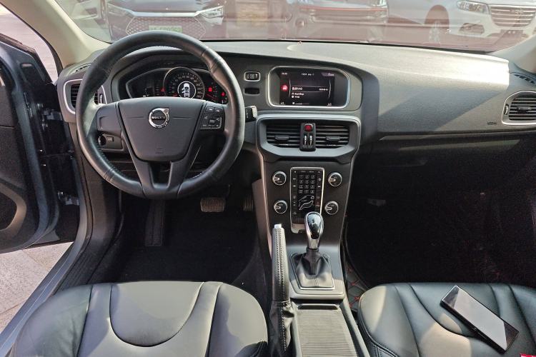 Used Volvo V40 2018 T3 Smart Edition
