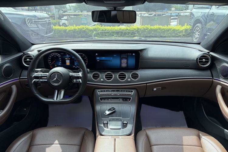 Used Mercedes-Benz E-Class 2022 Revised Version E 300 L Sporty and Stylish Edition Interior 1