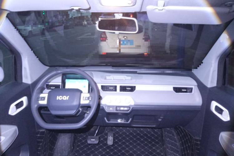 Used Chery QQ Ice Cream 2022 170km Sundae Phosphate Lithium-Ion Center Console