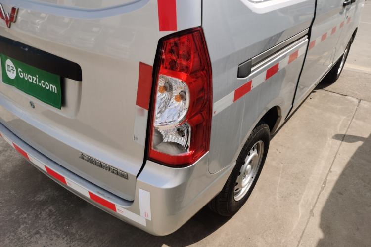 Used Wuling Rongguang S 2021 1.2L Base Model Window-Sealed 5-Seat LSI Car
