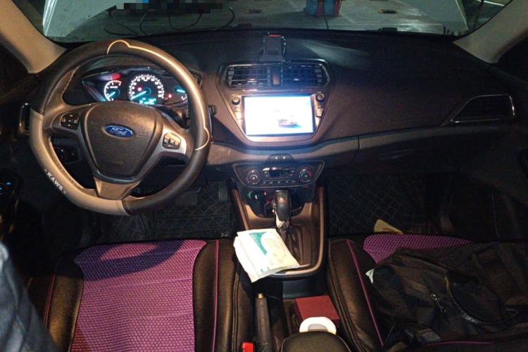 Used Ford Escort 2015 1.5L Automatic Fashion Model Center Console