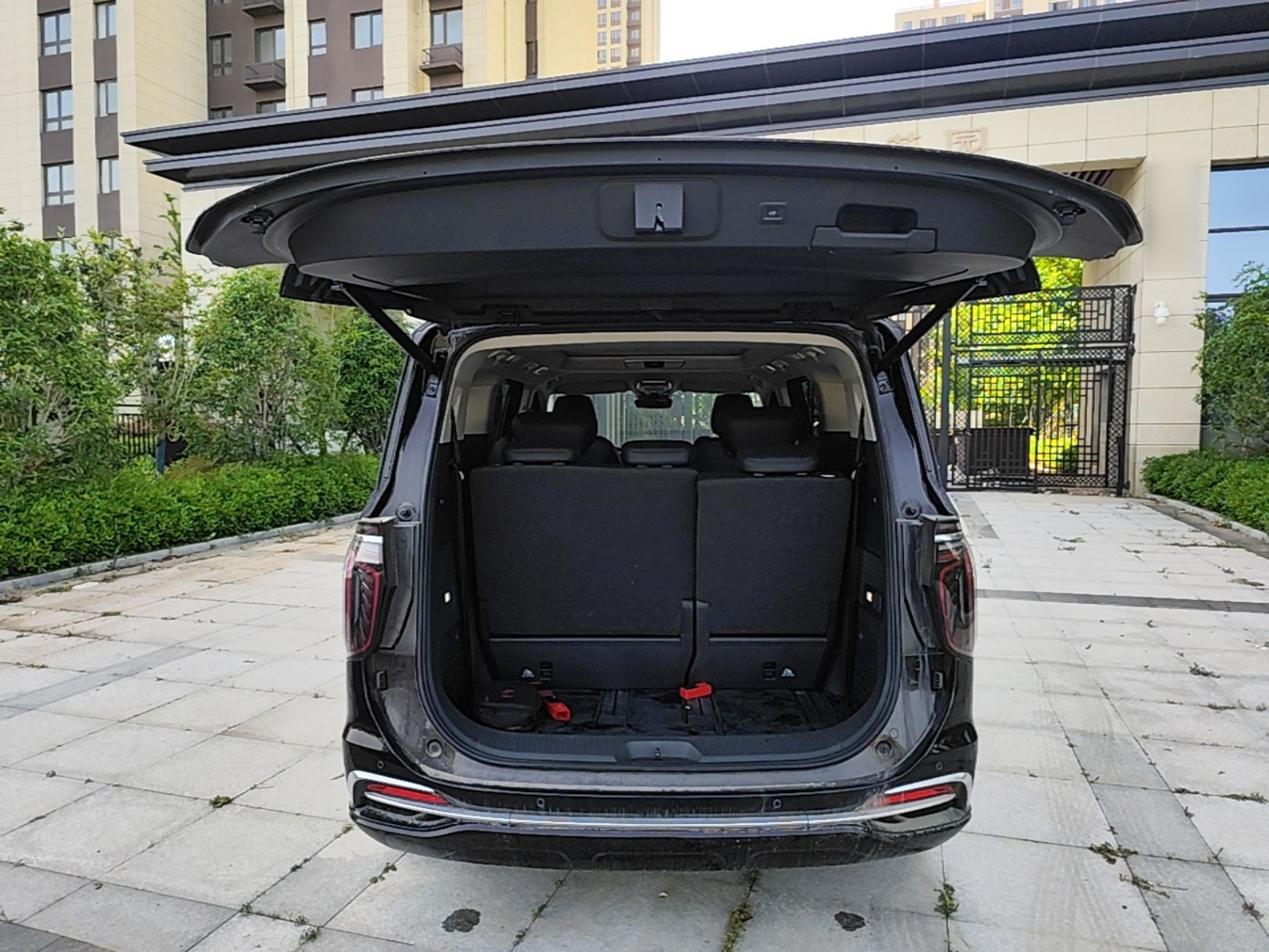 Hongqi HQ9 PHEV 2024 2.0T Four-Wheel Drive Business Edition — снимка 16