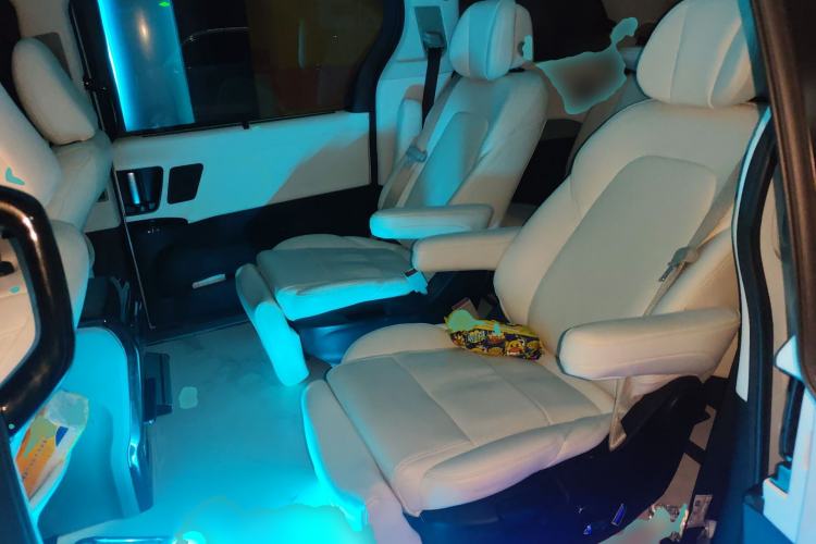 Used Toyota SIENNA 2018 3.5L Four-Wheel Drive SE Version 7 Seats U.S. Specification Left Rear Seat