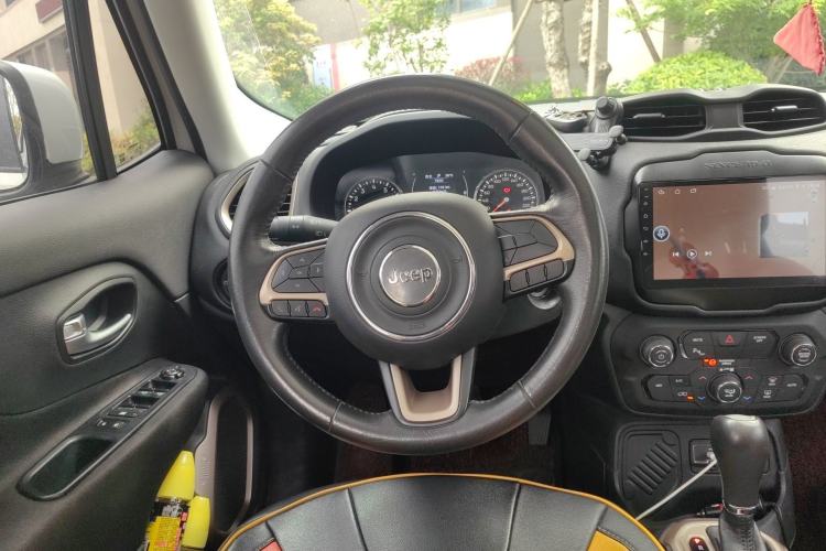 Used Jeep Renegade 2018 Connected Large Screen Version 180T Automatic Jingneng Version Steering Wheel