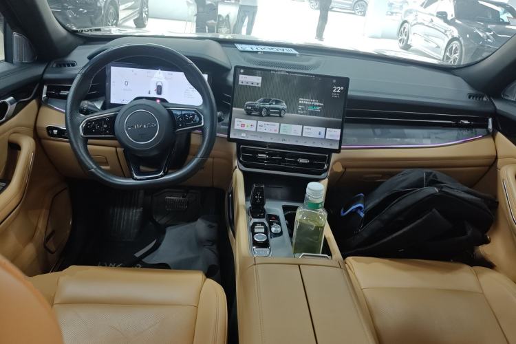 Used Lynk & Co 09 EM-P 2024 2.0TD EM-P Four-Wheel Drive ULTRA Six-Seater Center Console