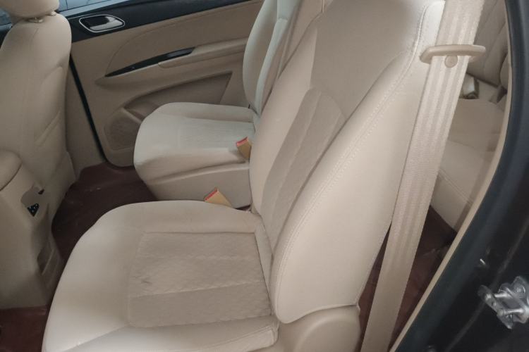 Used Baojun 730 2016 1.5L Manual Standard Version 7 Seats Left Rear Seat