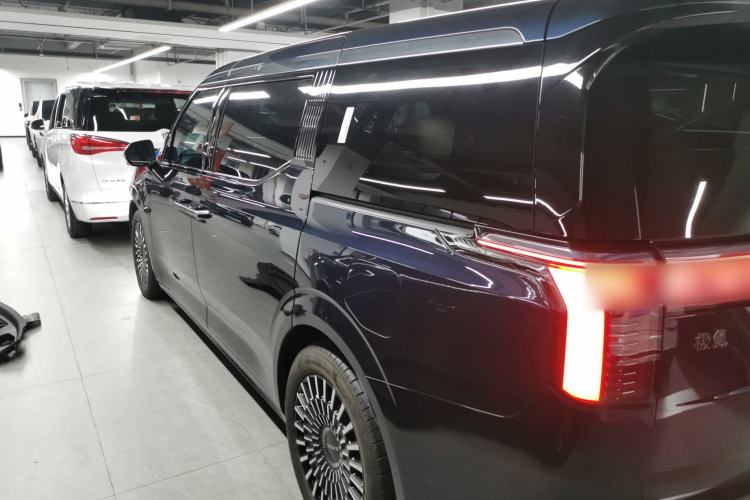 Used Zeekr 009 2022 WE Edition