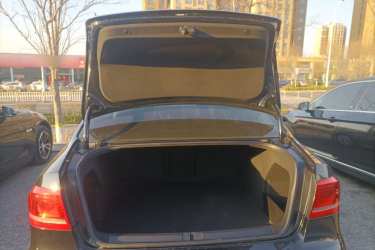 Used Volkswagen Magotan 2015 Facelift 1.8TSI Luxury Model Trunk