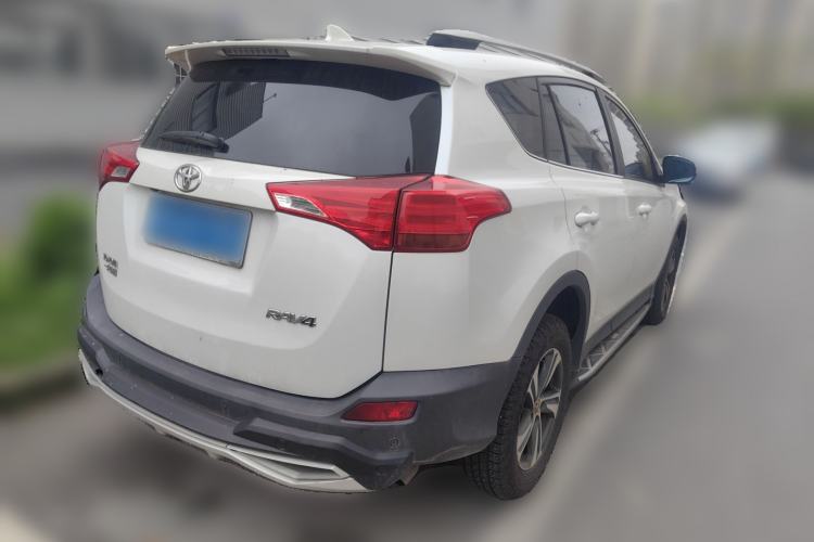 Used Toyota RAV4 2016 2.0L CVT Two-Wheel Drive Fashion Edition China V Standard Rear Right 45 Deg