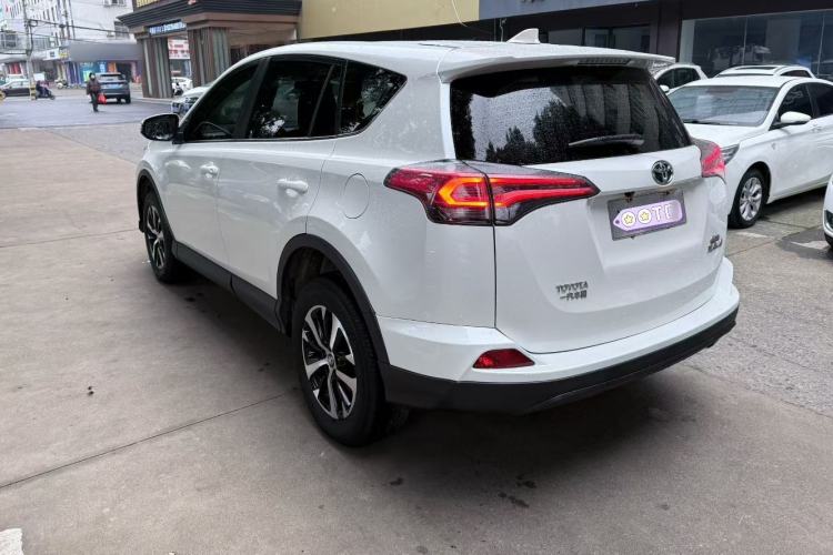 Used Toyota RAV4 2019 2.0L CVT Two-Wheel Drive Urban Edition China VI Standard
