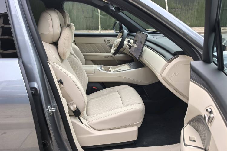 Used ONVO Luxeed L90 2025 Model—Max Six-Seater Version
