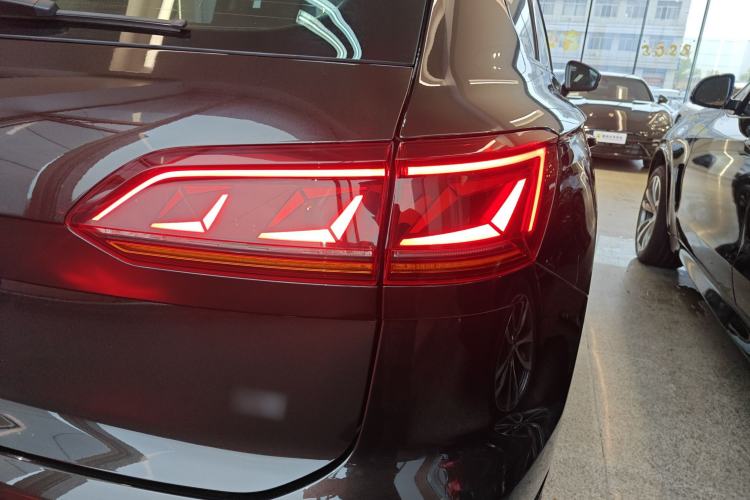 Used Volkswagen Touareg 2022 3.0 TSI Luxury Edition Black Diamond Sport Package Right Rear Taillight