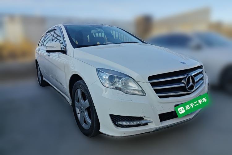 Used Mercedes-Benz R-Class 2015 R 320 4MATIC Luxury Model Front Right 45 Deg