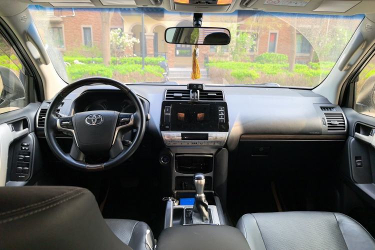 Used Toyota Prado  Center Console