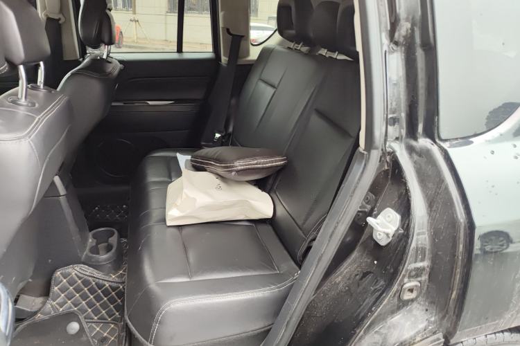 Used Jeep Compass 2015 2.0L Two-Wheel Drive Luxury Edition
