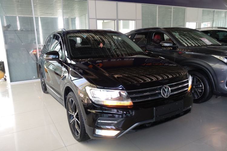 Used Volkswagen Tiguan L 2019 Revised 330TSI Automatic Two-Wheel Drive Smart & Luxury Edition China VI Standard Front Right 45 Deg