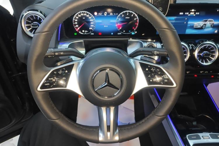 Used Mercedes-Benz GLB 2025 GLB 220 Fashion Model
