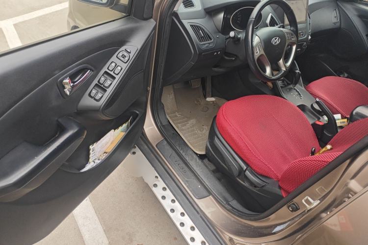 Used Hyundai ix35 2010 2.0L Automatic Two-Wheel Drive Elite Edition GLS Driver Seat